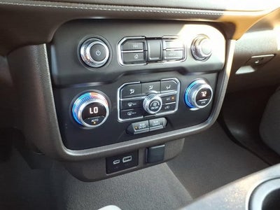 2022 GMC Yukon XL SLE