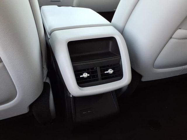 2024 Cadillac LYRIQ Luxury 1