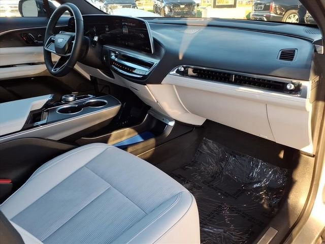 2024 Cadillac LYRIQ Luxury 1