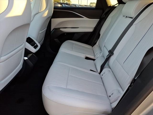 2024 Cadillac LYRIQ Luxury 1