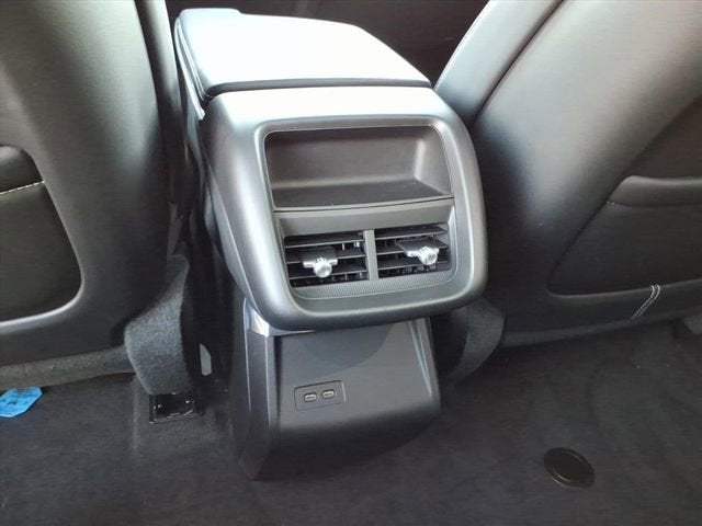 2024 Cadillac LYRIQ Luxury 1