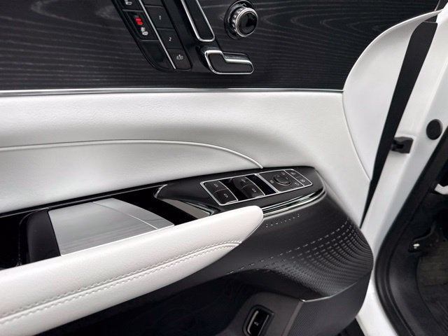 2024 Cadillac LYRIQ Luxury 1