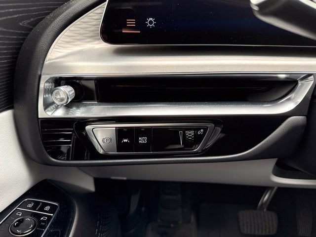 2024 Cadillac LYRIQ Luxury 1