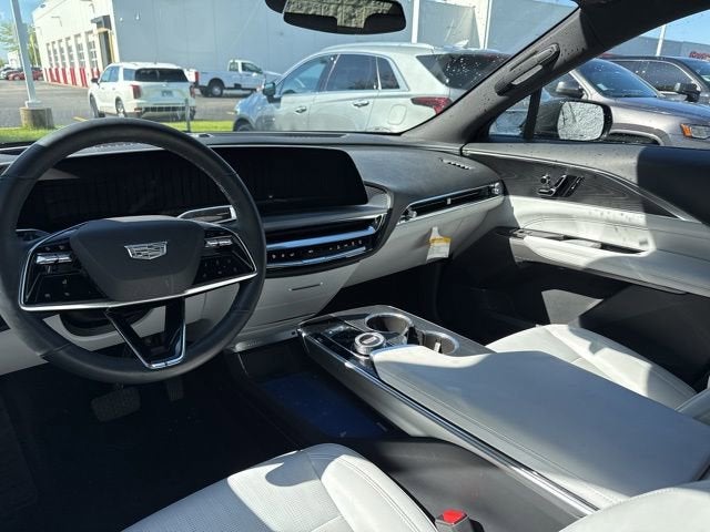 2024 Cadillac LYRIQ Luxury 1
