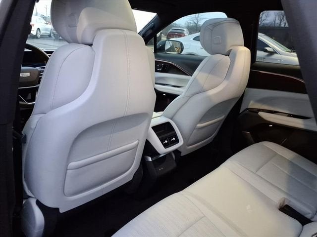 2024 Cadillac LYRIQ Luxury 1