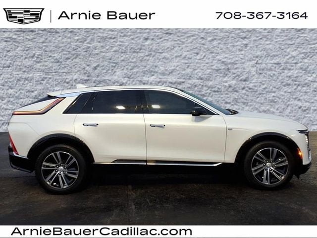 2024 Cadillac LYRIQ Luxury 1