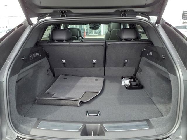 2025 Cadillac LYRIQ Luxury 2