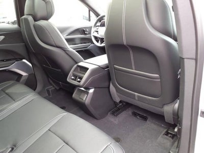 2025 Cadillac LYRIQ Luxury 2