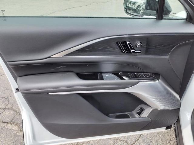 2025 Cadillac LYRIQ Luxury 2