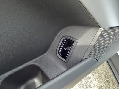 2025 Cadillac LYRIQ Luxury 2