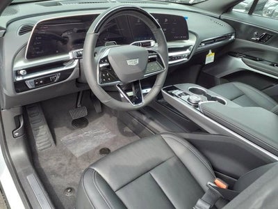 2025 Cadillac LYRIQ Luxury 2