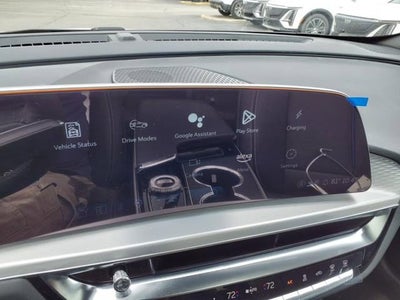 2025 Cadillac LYRIQ Luxury 2