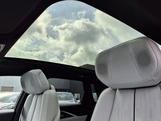 2025 Cadillac LYRIQ Luxury 2