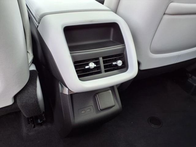 2025 Cadillac LYRIQ Luxury 2