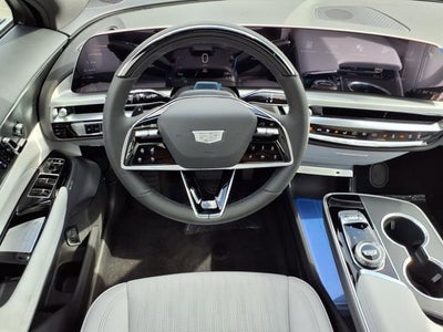 2025 Cadillac LYRIQ Luxury 2