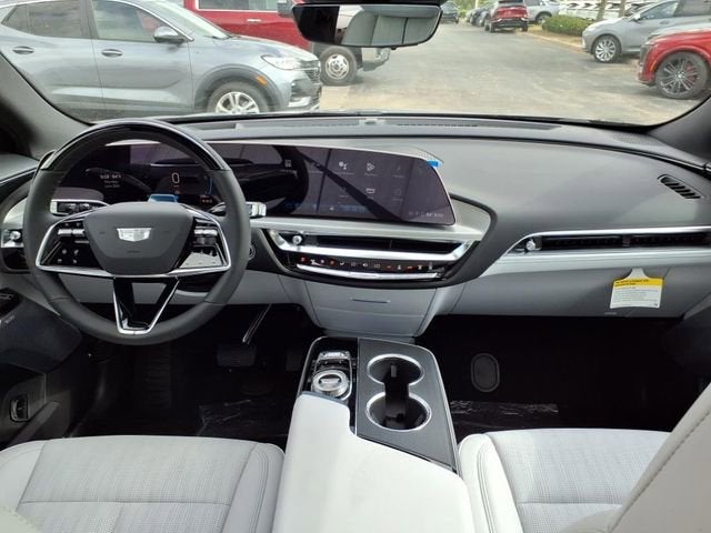 2025 Cadillac LYRIQ Luxury 2