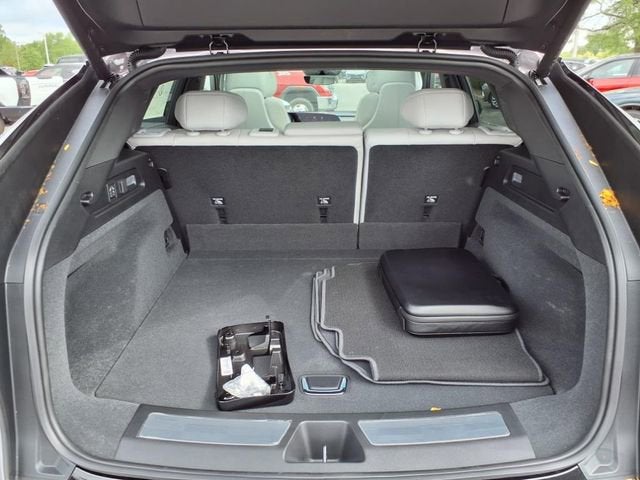 2025 Cadillac LYRIQ Luxury 2