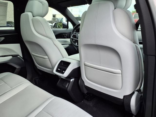 2025 Cadillac LYRIQ Luxury 2