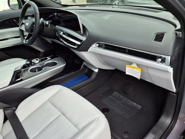 2025 Cadillac LYRIQ Luxury 2