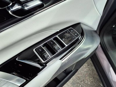 2025 Cadillac LYRIQ Luxury 2