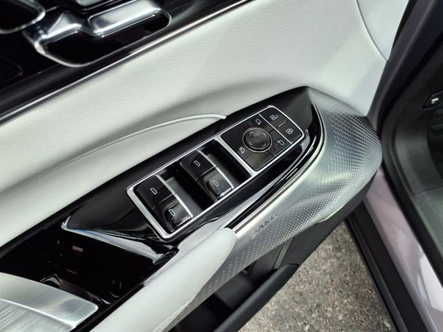 2025 Cadillac LYRIQ Luxury 2