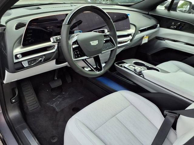 2025 Cadillac LYRIQ Luxury 2