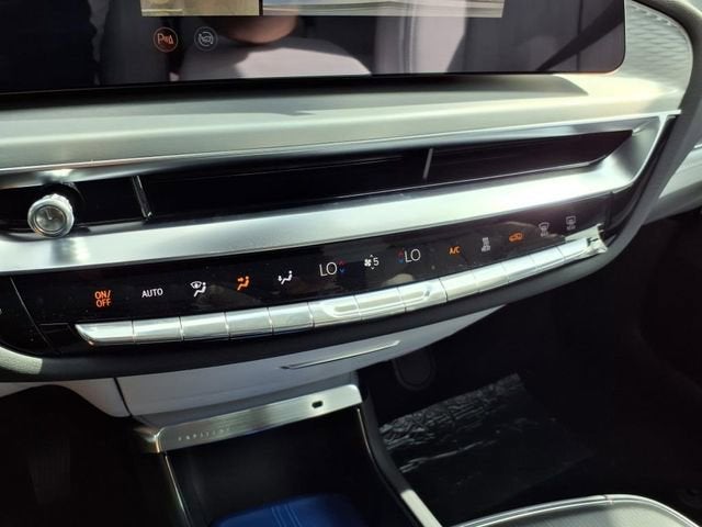 2025 Cadillac LYRIQ Luxury 2