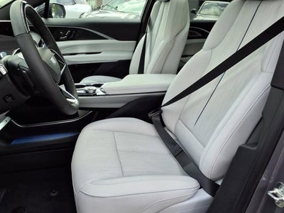 2025 Cadillac LYRIQ Luxury 2