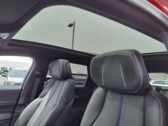 2025 Cadillac LYRIQ Luxury 2