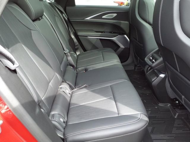 2025 Cadillac LYRIQ Luxury 2