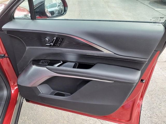 2025 Cadillac LYRIQ Luxury 2