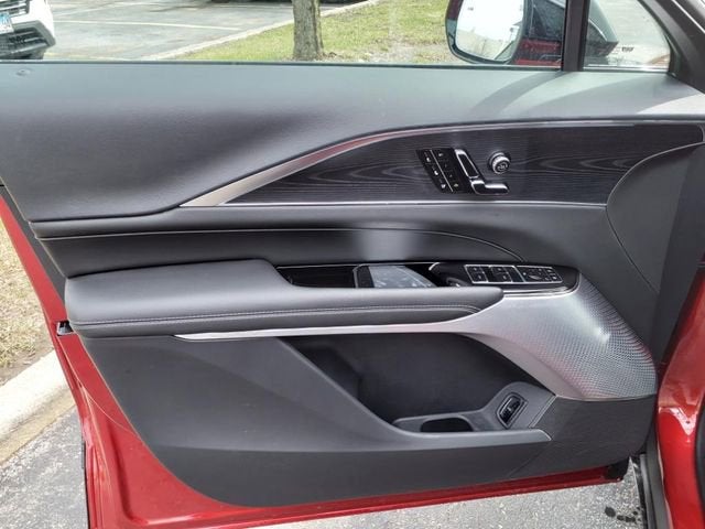 2025 Cadillac LYRIQ Luxury 2