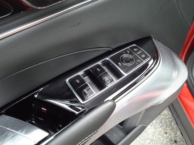 2025 Cadillac LYRIQ Luxury 2