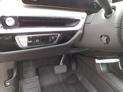 2025 Cadillac LYRIQ Luxury 2