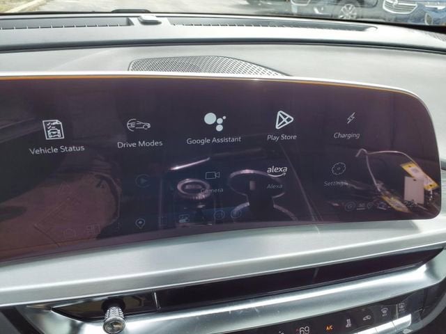 2025 Cadillac LYRIQ Luxury 2