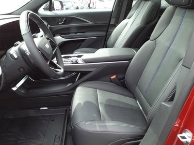 2025 Cadillac LYRIQ Luxury 2