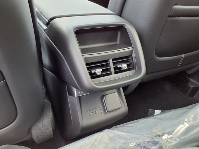 2025 Cadillac LYRIQ Luxury 2