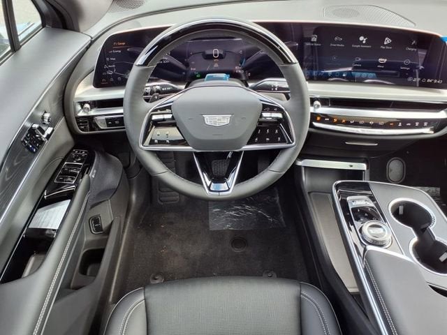 2025 Cadillac LYRIQ Luxury 2