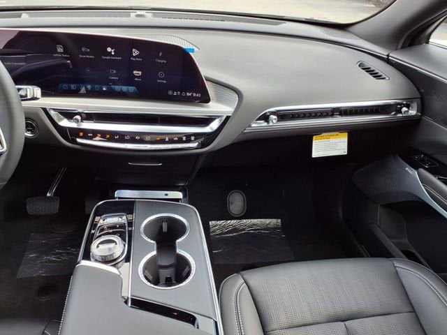 2025 Cadillac LYRIQ Luxury 2