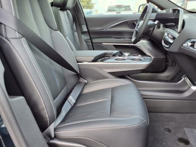 2025 Cadillac LYRIQ Luxury 2