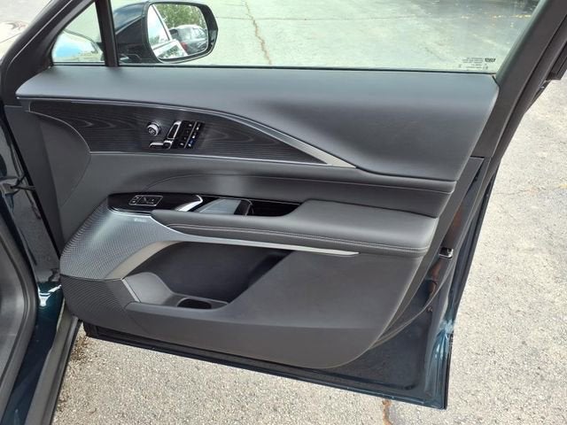 2025 Cadillac LYRIQ Luxury 2