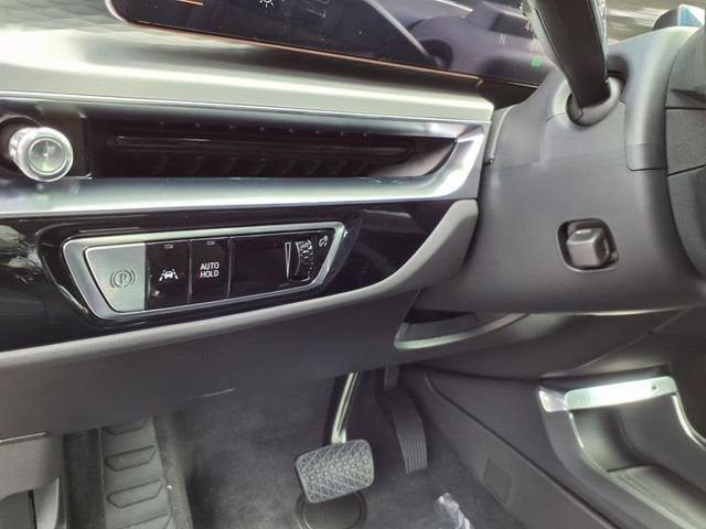 2025 Cadillac LYRIQ Luxury 2