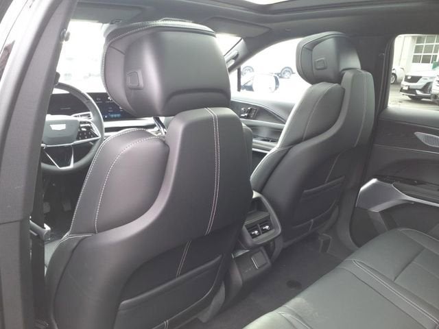 2025 Cadillac LYRIQ Luxury 2