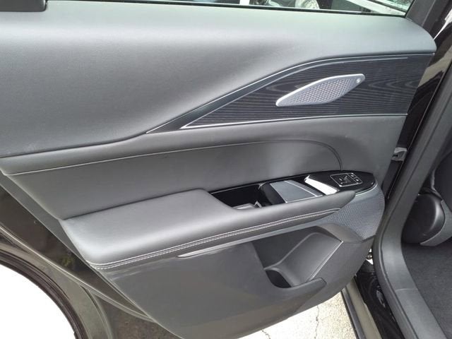 2025 Cadillac LYRIQ Luxury 2