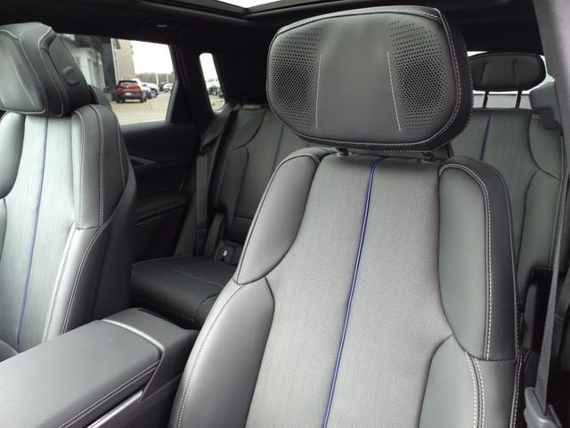 2025 Cadillac LYRIQ Luxury 2