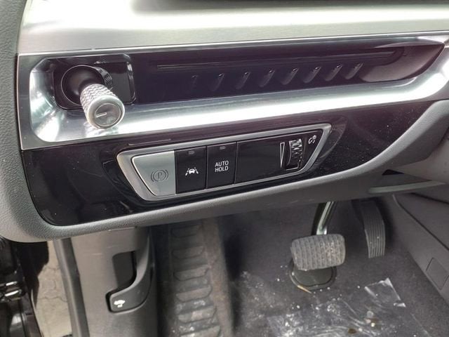 2025 Cadillac LYRIQ Luxury 2