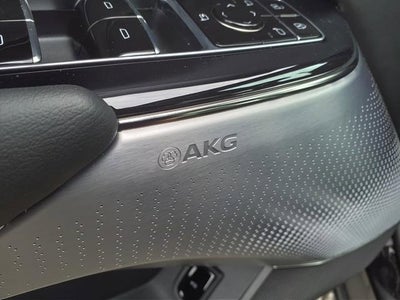 2025 Cadillac LYRIQ Luxury 2