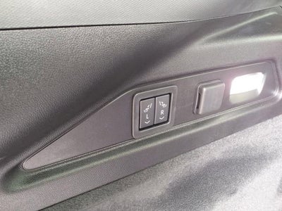 2025 Cadillac LYRIQ Luxury 2