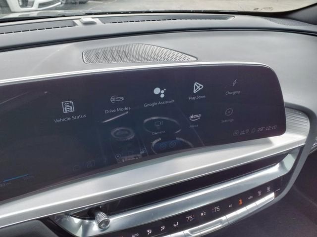 2025 Cadillac LYRIQ Luxury 2