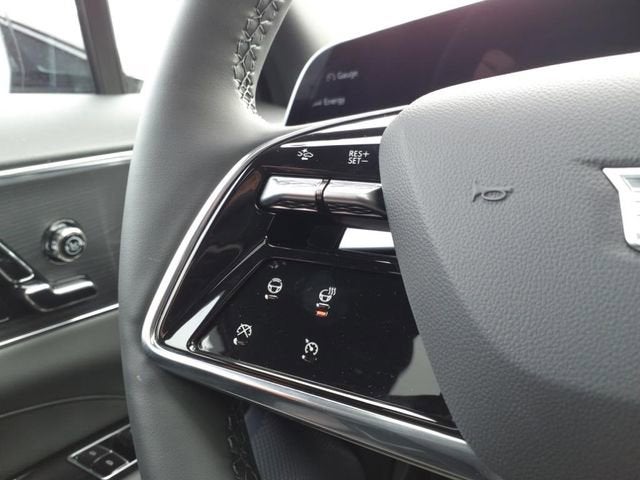 2025 Cadillac LYRIQ Luxury 2